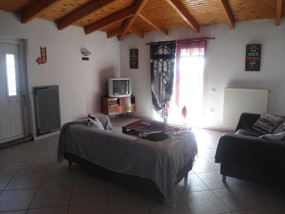 Sunny Apartment 15 Min From Airport And Sea Artemida  Exterior photo